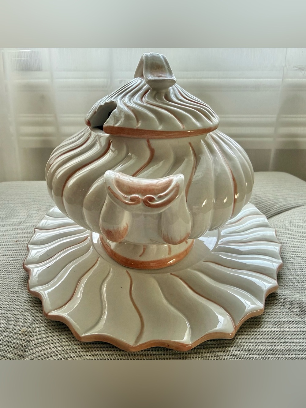 Ceramic Gravy Tureen Creamy White w/Terracotta color accent &Matching Underplate - Picture 3 of 9